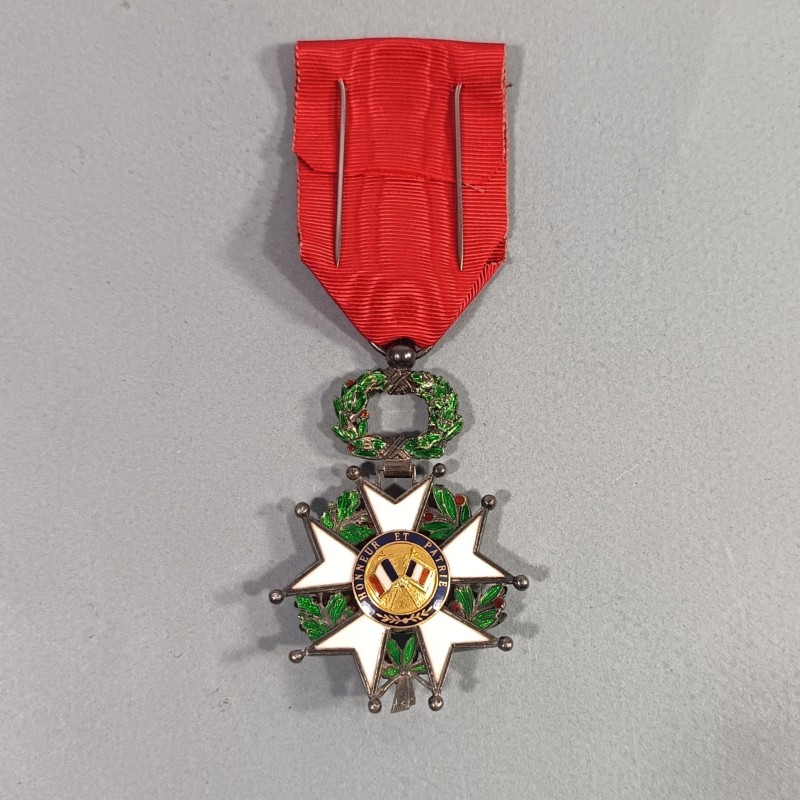 FRANCE MEDAILLE CROIX DE CHEVALIER DE L'ORDRE DE LA LEGION D'HONNEUR 3 ème REPUBLIQUE MODELE LUXE BOMBE